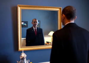 640px-barack_obama_takes_one_last_look_in_the_mirror_before_going_out_to_take_oath_jan-_20_2009